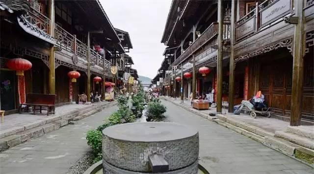 【科普时间】雪后地滑易摔倒，哪种姿势能减轻伤害？